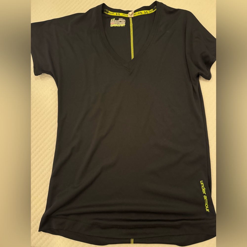 Under Armor Heat gear moisture wicking athletic Tshirt, black, S